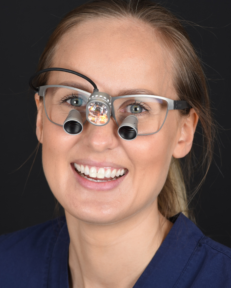 Swarovski girl 2 with the loupes (1)